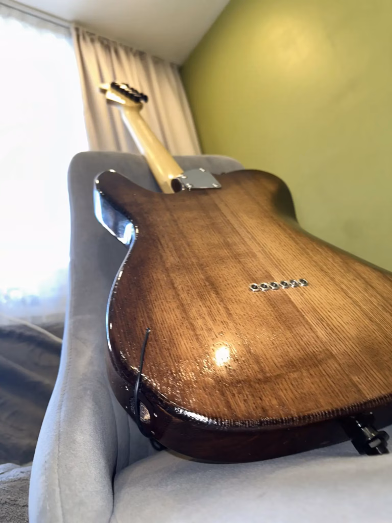 29 guitar glossy back 2026 09 13 20 42 33 1789303422220