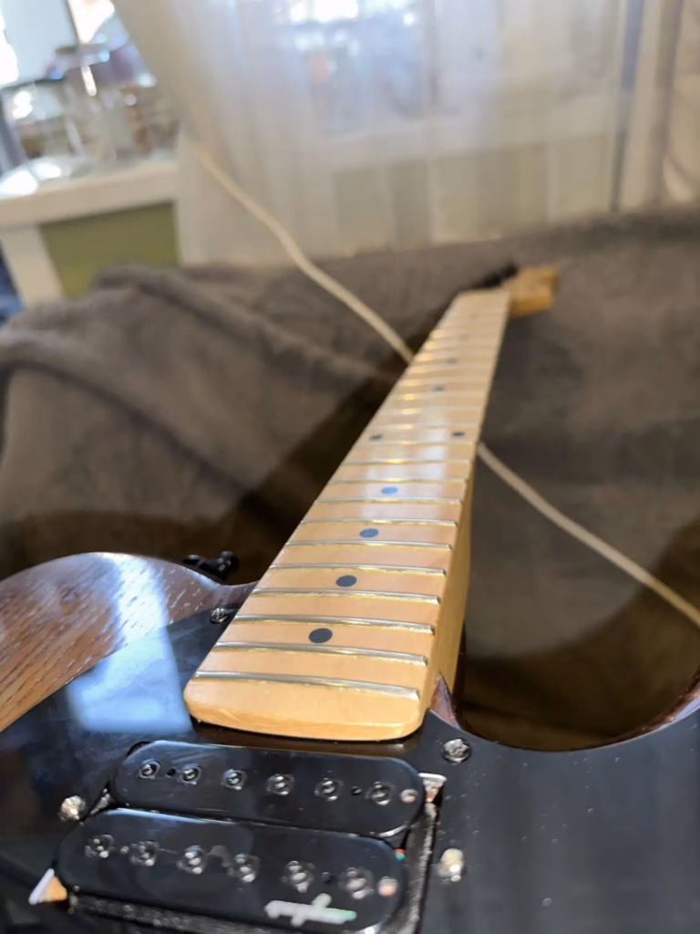 32 guitar glossy front pickup 2026 09 13 20 42 34